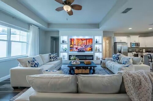 4BD Family Retreat on 1 Acre with Fire Pit & 9 Min to WEC