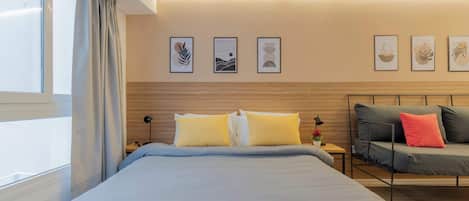 Desk, iron/ironing board, WiFi, bed sheets