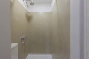 Shower, hair dryer, towels, shampoo - LDV Aparts 3CEntrepiso by MOT Rentals (Buenos Aires)