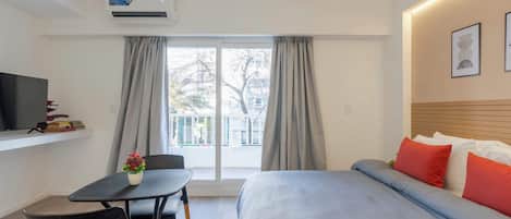 Desk, iron/ironing board, WiFi, bed sheets