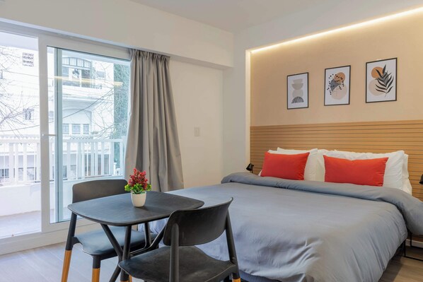 Desk, iron/ironing board, WiFi, bed sheets - MOT Rentals Plaza Armenia 1A - Loft in Palermo Soho (Buenos Aires)