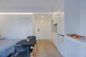 Desk, iron/ironing board, WiFi, bed sheets - MOT Rentals Plaza Armenia 1A - Loft in Palermo Soho (Buenos Aires)