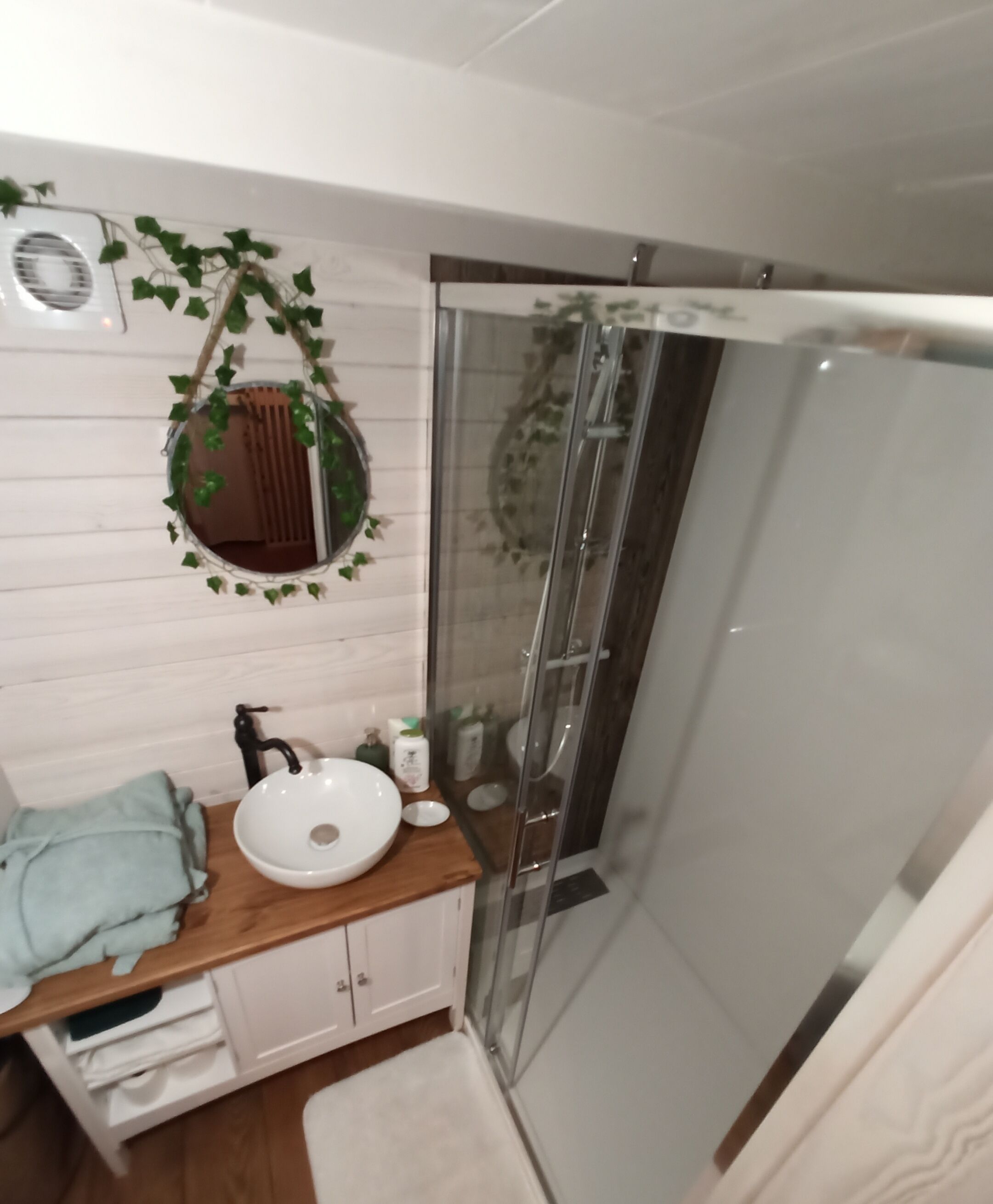 Douche, savon, shampoing, papier toilette