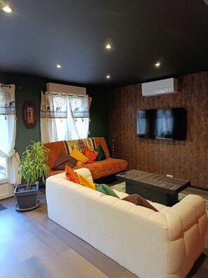 Smart TV - 78 m² fully air-conditioned house "L'Ébène (Brasles)