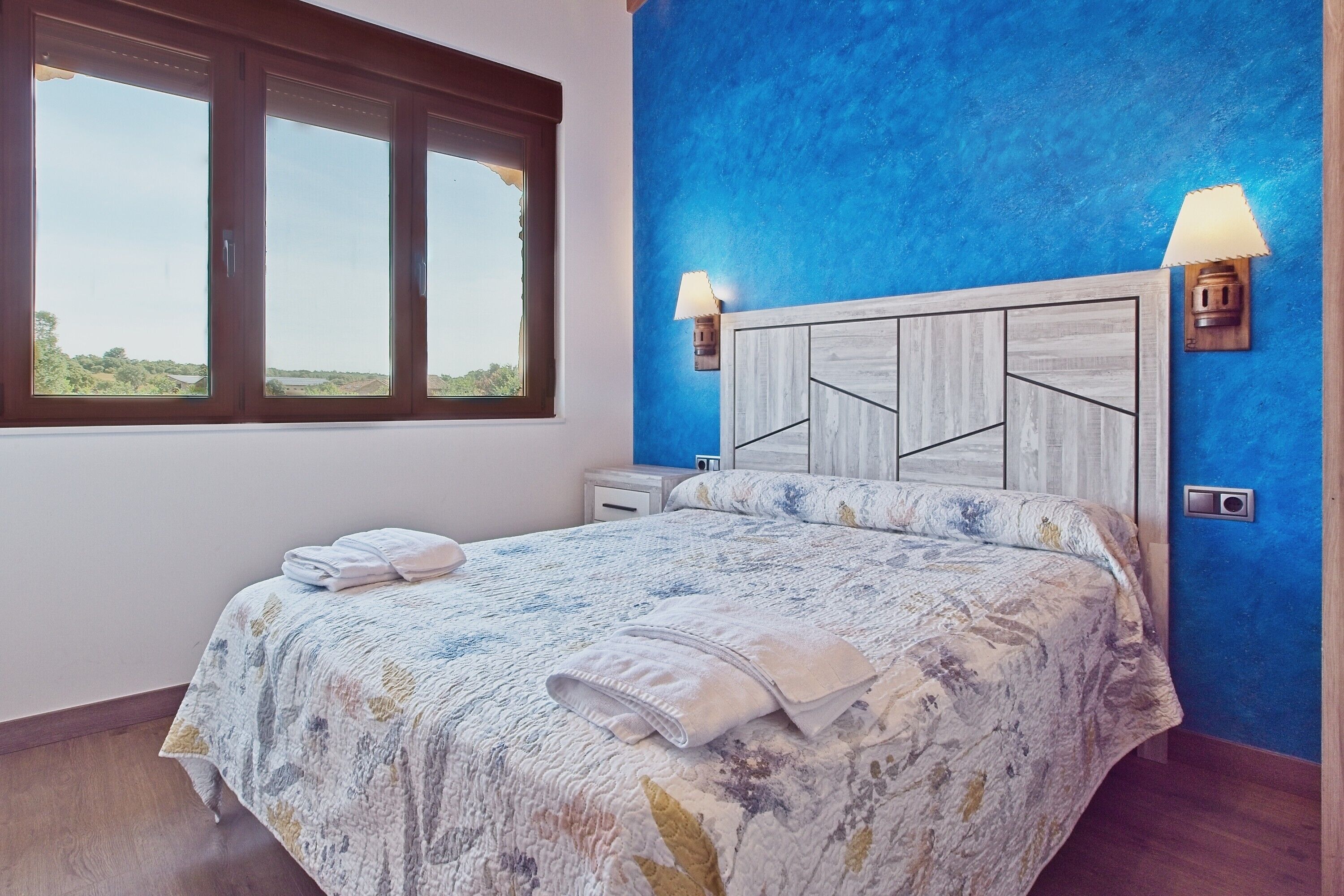 6 dormitorios, tabla de planchar con plancha, wifi y ropa de cama