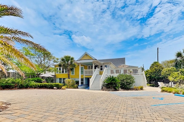 The Georgianne Manor - Tybee Island, GA