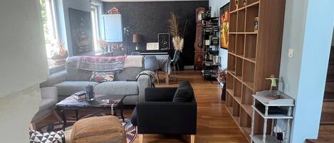 Televisión y chimenea