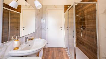 Dusche, Bidet, Handtücher