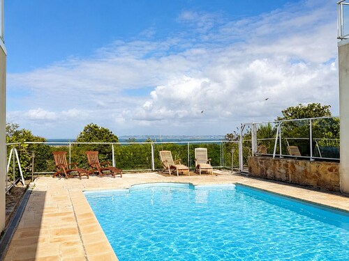Villa avec vue mer, proche de la plage et piscine chauffée en saison