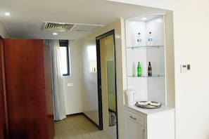 Deluxe Room, Patio, Garden View | Interior