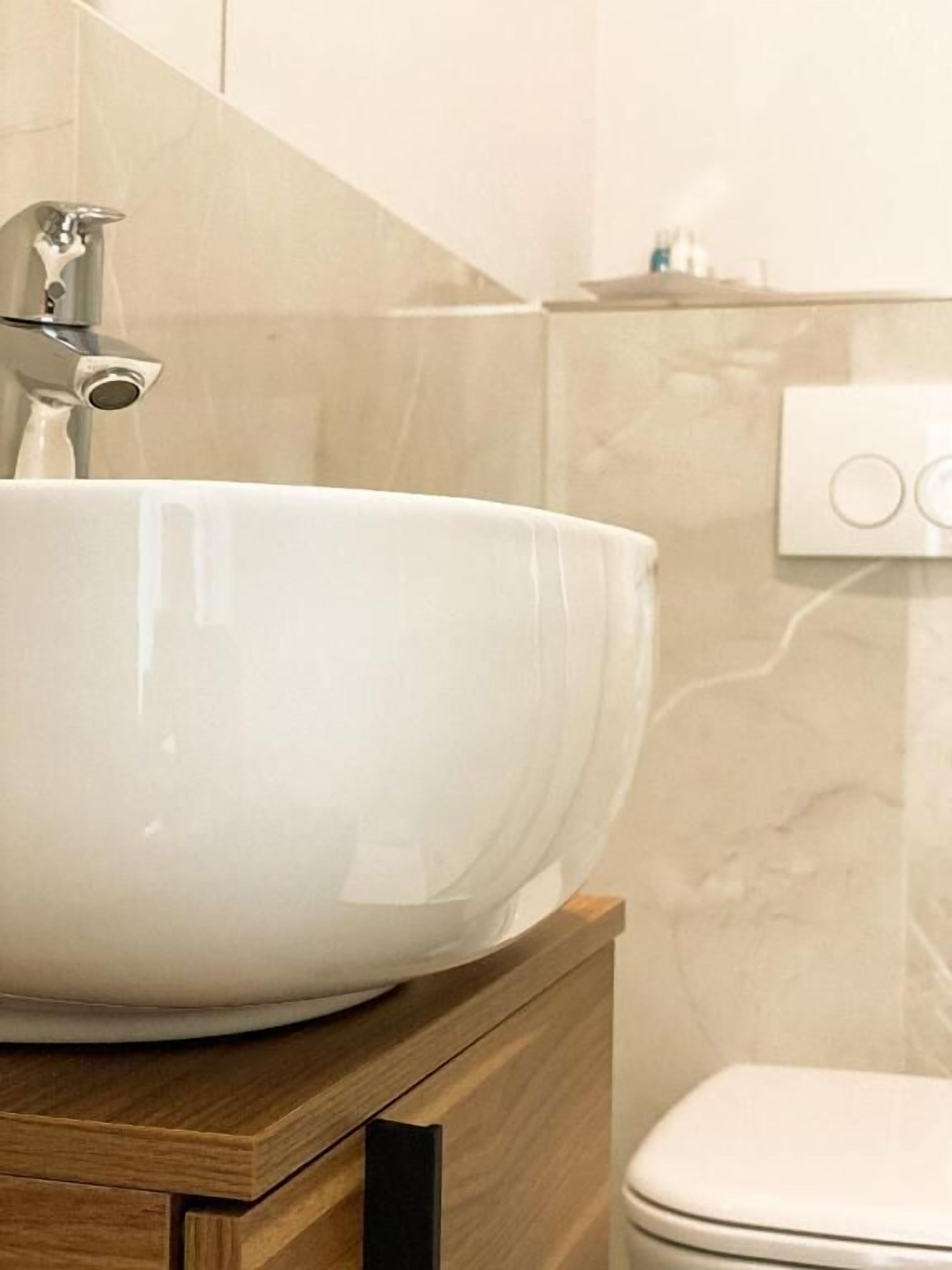 Double Room, City View | Bathroom