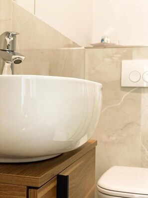 Doppelzimmer, Stadtblick | Badezimmer