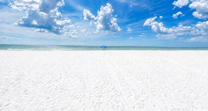Spacious 5 bds, ocean/sunset views, steps to beach