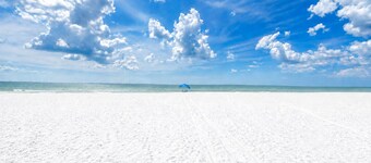 Spacious 5 bds, ocean/sunset views, steps to beach