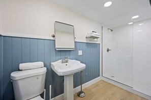 Bathroom - Shell&Shore: Barnacle Bill / The Coquina Collector (Cocoa Beach)