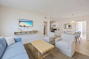 TV - Boardwalk Beach Bungalows Retreat (Cocoa Beach)