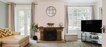 Spacious 4-Bed Home with Free Parking