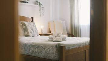 Iron/ironing board, free WiFi, bed sheets
