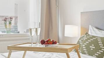 Desk, iron/ironing board, WiFi, bed sheets
