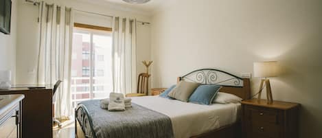 Iron/ironing board, free WiFi, bed sheets