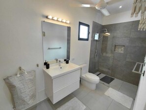 A modern bathroom with a vanity, mirror, and shower. - Charming 1-bedroom apartment with AC in Las Terrenas - LAS BAELLENAS (Las Terrenas)