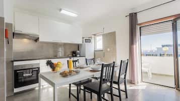 Fridge, microwave, oven, dishwasher