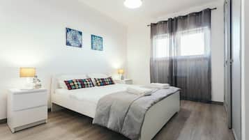 Iron/ironing board, free WiFi, bed sheets