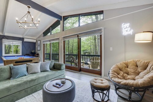 Bluewood Escape: Sauna, Hot Tub, Game Room