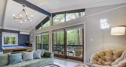 Bluewood Escape: Sauna, Hot Tub, Game Room