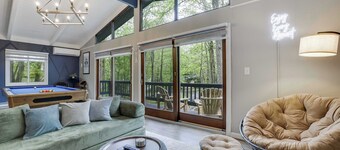 Bluewood Escape: Sauna, Hot Tub, Game Room