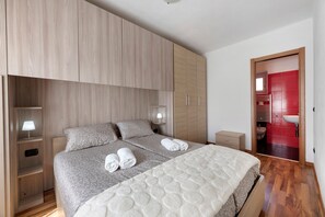 Iron/ironing board, WiFi, bed sheets - Aphrodite's Garden – Central Yet Peaceful Apartment Close to Lake and Beaches (Gera Lario)