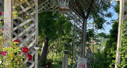 Cozy 1-Full bed and Private Bath in tranquil Jim Thorpe with AC