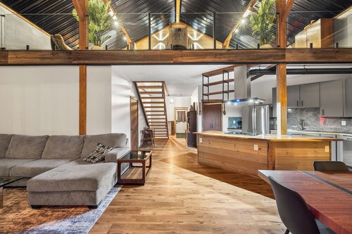 Sylvan Beach Sanctuary - Spacious 4-bedroom house in amazing Blossvale with AC