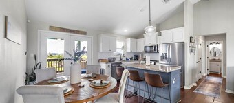 Short Walk to Beach, Pet Friendly, Water Views!