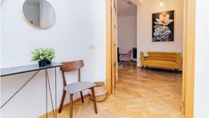 Living area - Spacious 3-Bedroom Apartment in the Heart of Madrid (Madrid)