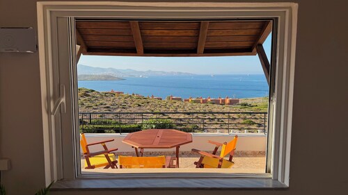 2-bedroom apartment in superb Sounio Sea View spot with AC and comfort
