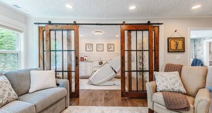 Cozy cottage for two in Linville. Only 5 minutes from the Blue Ridge Parkway!