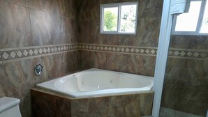 Suite | Bilik Mandi