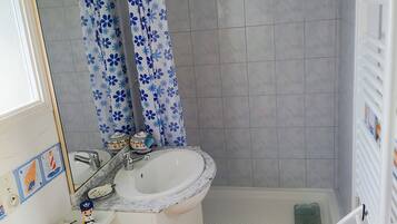 Suihku, hiustenkuivaaja, pyyhkeet