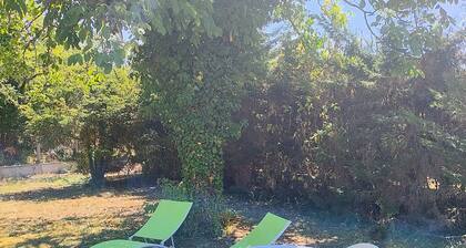 Studio "Chez Fred et Angela" with Shared Garden and Wi-Fi