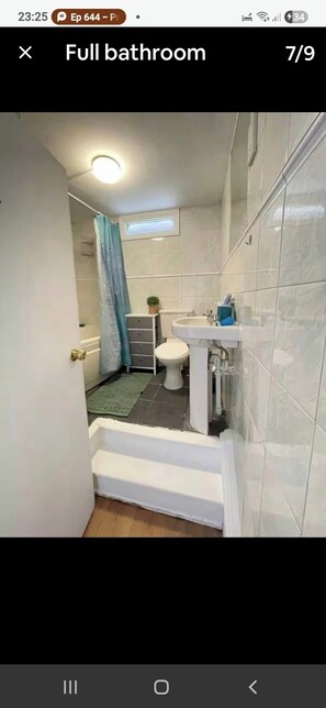 Hårtørrer, håndklæder, Sæbe, Toiletpapir
