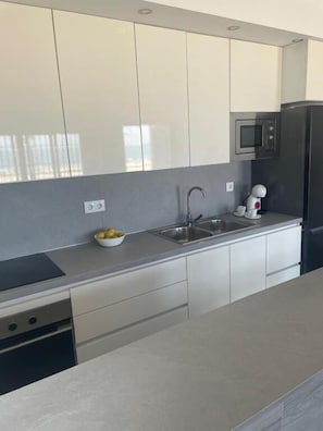 Căn hộ dành cho gia đình, quang cảnh biển | Bếp riêng