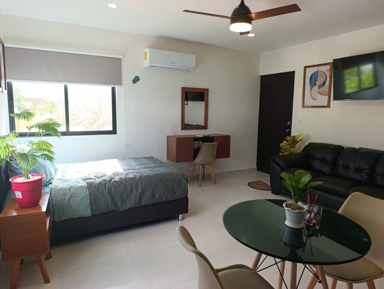 Desk, iron/ironing board, WiFi, bed sheets