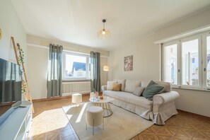 Living area - La Maison Royale - Terrace and garden - sleeps 9 (Haguenau)