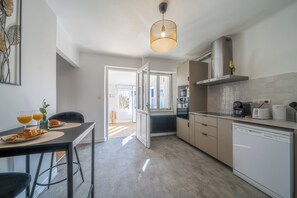 Private kitchen - La Maison Royale - Terrace and garden - sleeps 9 (Haguenau)