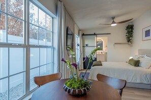 1 chambre, fer et planche à repasser, Wi-Fi gratuit, draps fournis