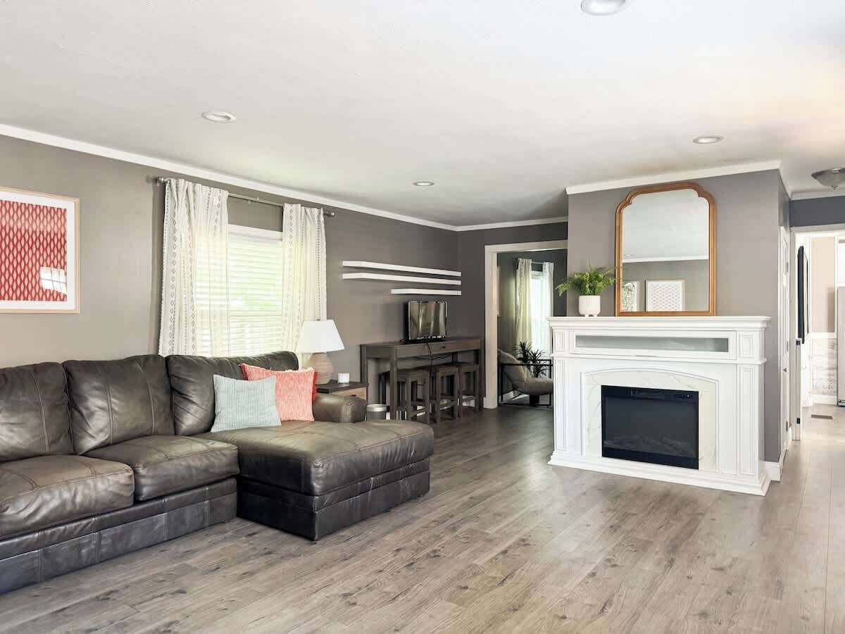 TV, fireplace, offices