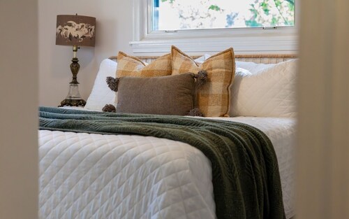 The Cedar Nest- 1941 Ranch w/ Vintage Charm