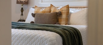 The Cedar Nest- 1941 Ranch w/ Vintage Charm