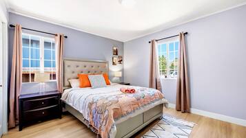 3 bedrooms, desk, iron/ironing board, WiFi (free)